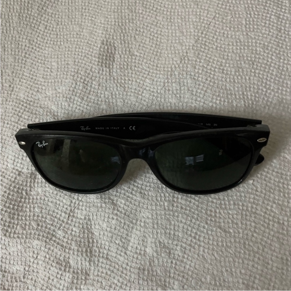 Must Go‼️ Like New Ray-Ban Black Wayfarer Sunglasses. Read Description Below. - Picture 1 of 3